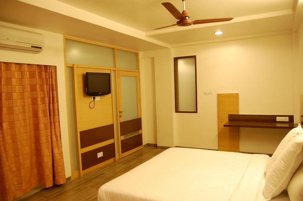 Hotel Bhagyalaxmi Shirdi Exterior foto